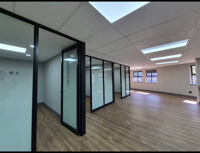 222M² OFFICE TO LET IN DUNKELD WEST